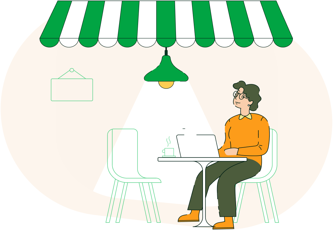 Señora sentada en la terraza de un café mientras está realizando un pago online con su ordenador